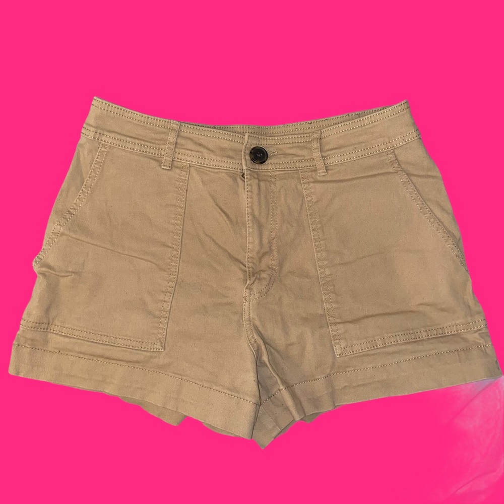 BOGO 🤑 - H&M KHAKI SHORTS